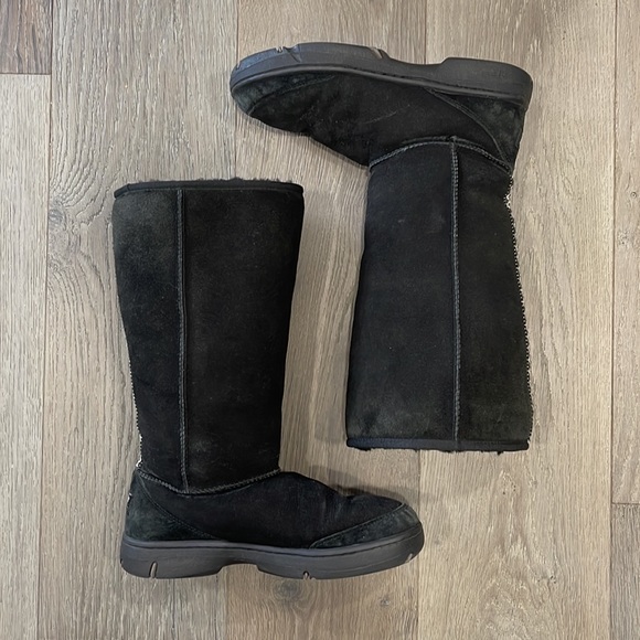 UGG Australia Shanleigh Black Sheepskin Lined Embroidered Heritage Line Boots 9 - Picture 3 of 13